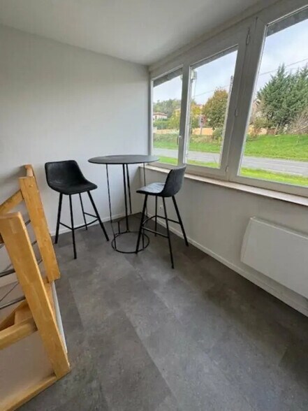 Bureau dans Porte des Pierres Dorées à louer - Photo intérieure – Image 2 sur 4