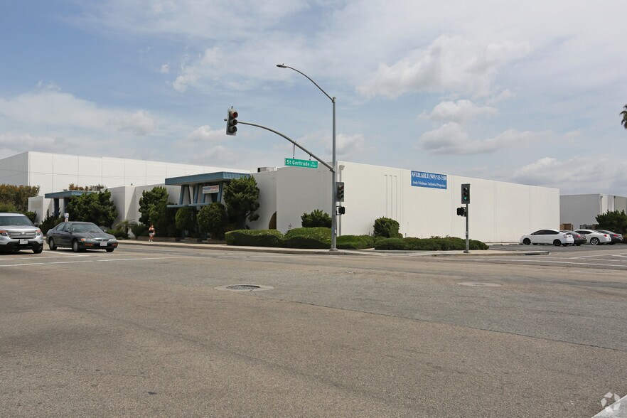 2001-2009 S Grand Ave, Santa Ana, CA à louer - Photo de l’immeuble – Image 3 sur 11