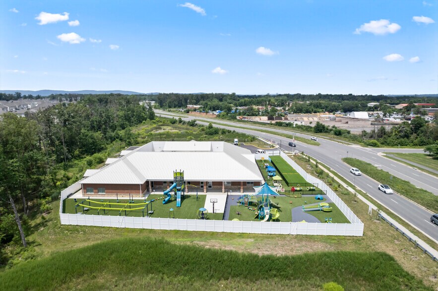 42525 Tall Cedars Pkwy, Chantilly, VA à louer - Photo de l’immeuble – Image 2 sur 55