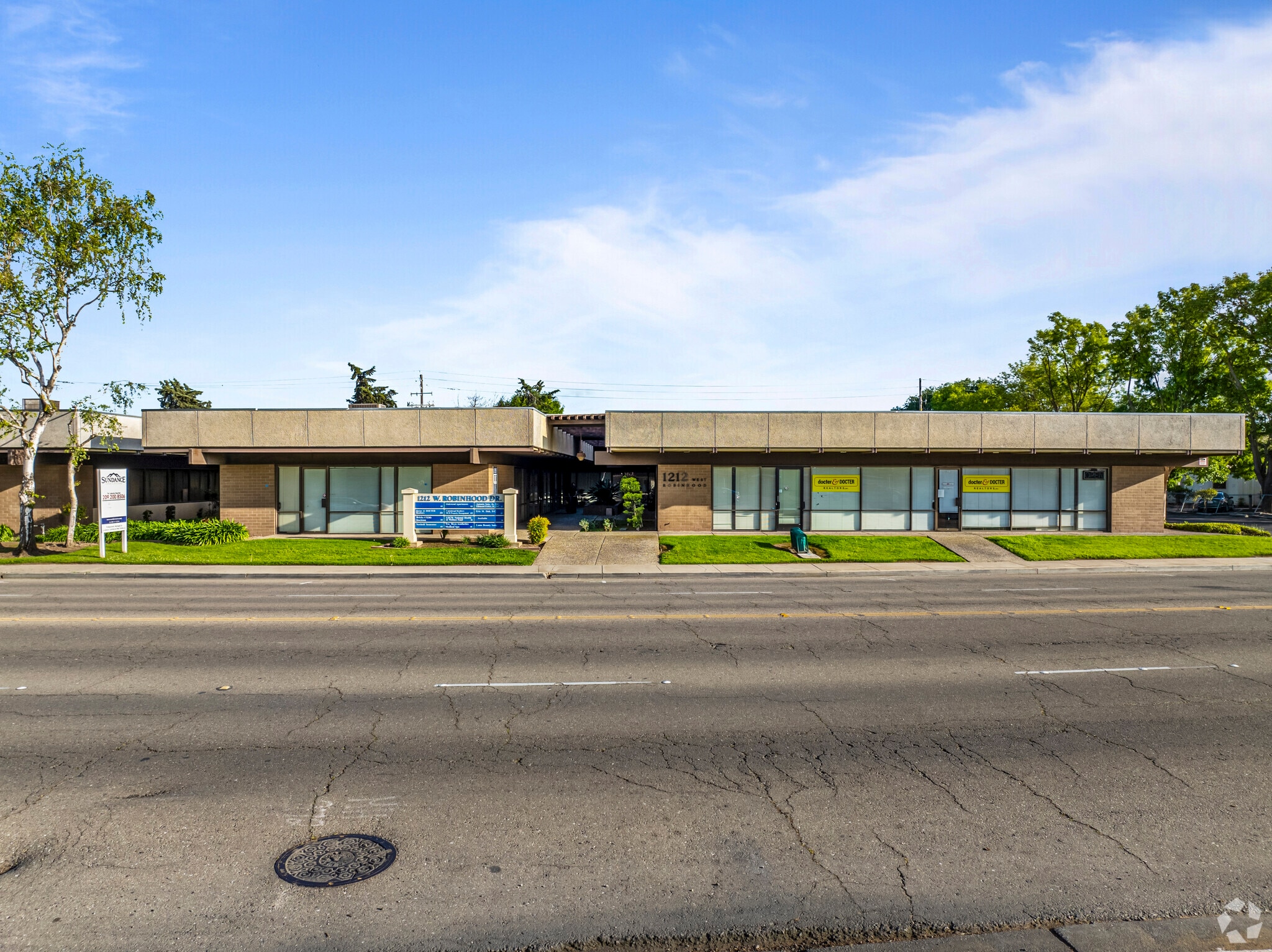 1212 W Robinhood Dr, Stockton, CA à louer Photo principale– Image 1 sur 3