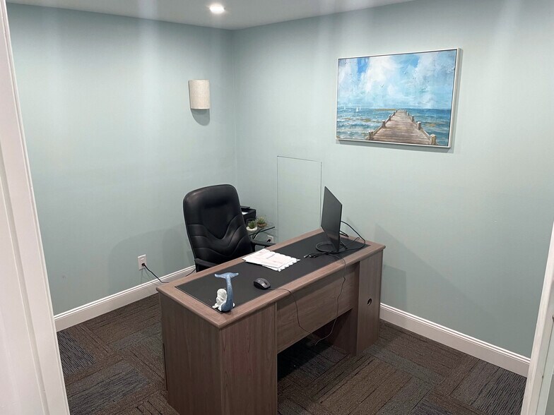 3472 NE Savannah Rd, Jensen Beach, FL à louer - Photo intérieure – Image 1 sur 13