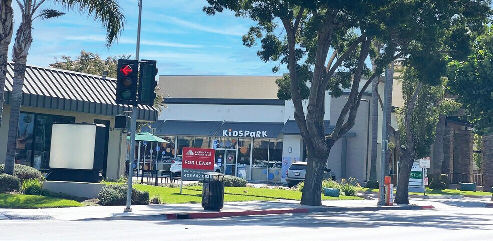 812 Winchester Blvd, San Jose, CA à louer - Photo de l’immeuble – Image 3 sur 6