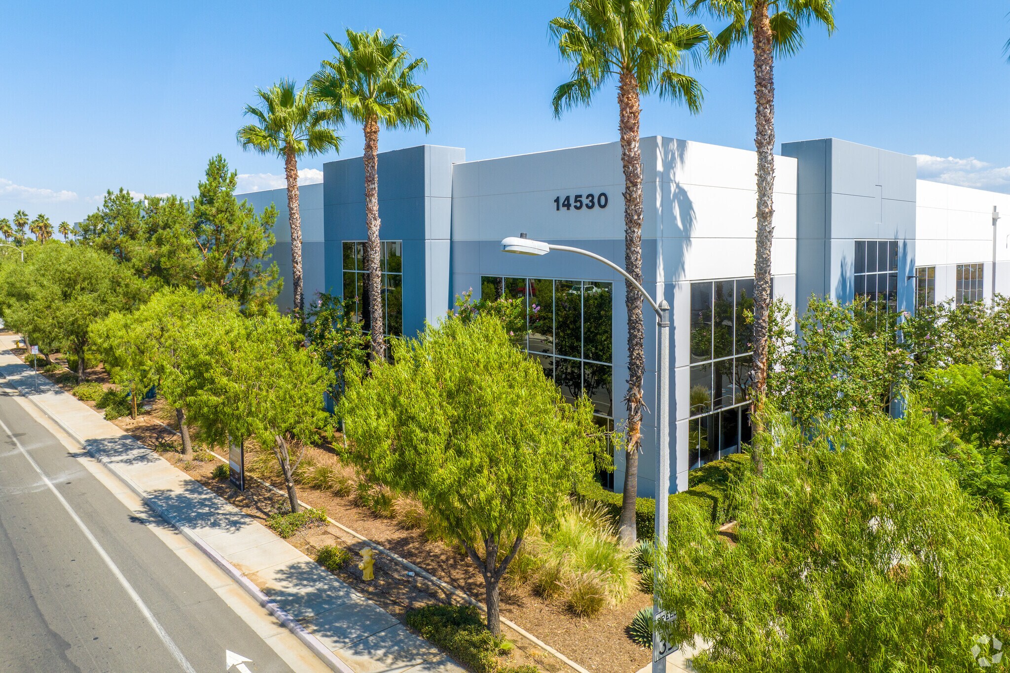 14530 Innovation Dr, Riverside, CA à louer Photo principale– Image 1 sur 5