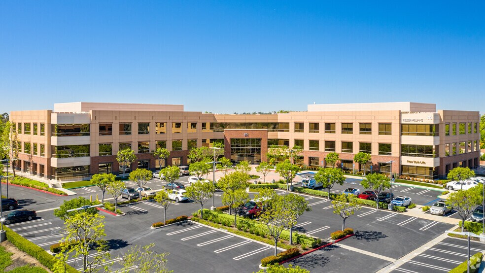 675 Placentia Ave, Brea, CA à louer - Photo de l’immeuble – Image 2 sur 8