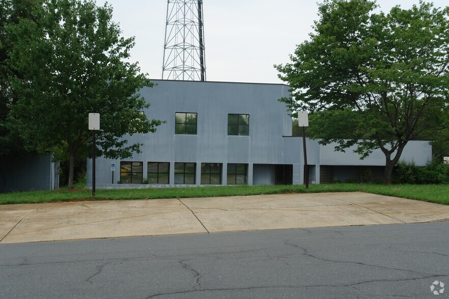 4700 Sweden Rd, Charlotte, NC à louer - Photo de l’immeuble – Image 2 sur 10
