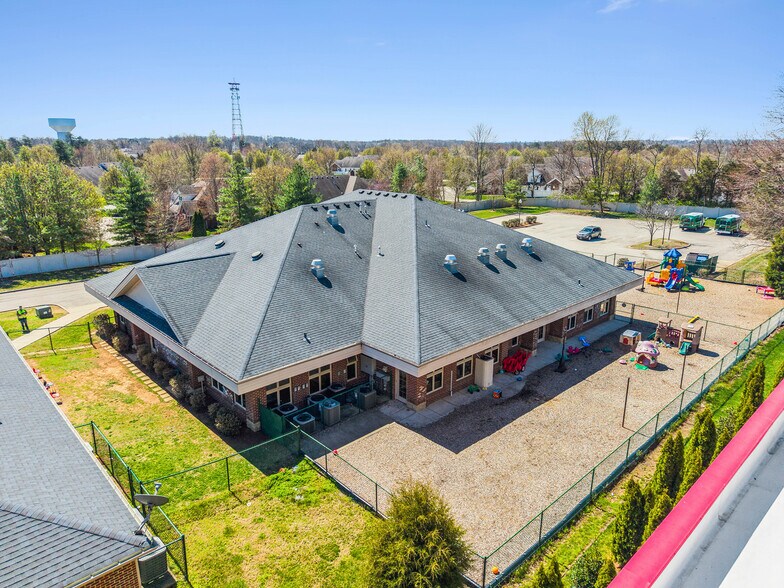8106 Old Bardstown Rd, Louisville, KY à vendre - Photo de l’immeuble – Image 2 sur 3