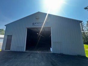 7702 Maltlage Dr, Bayberry, NY à louer Photo intérieure– Image 1 sur 3