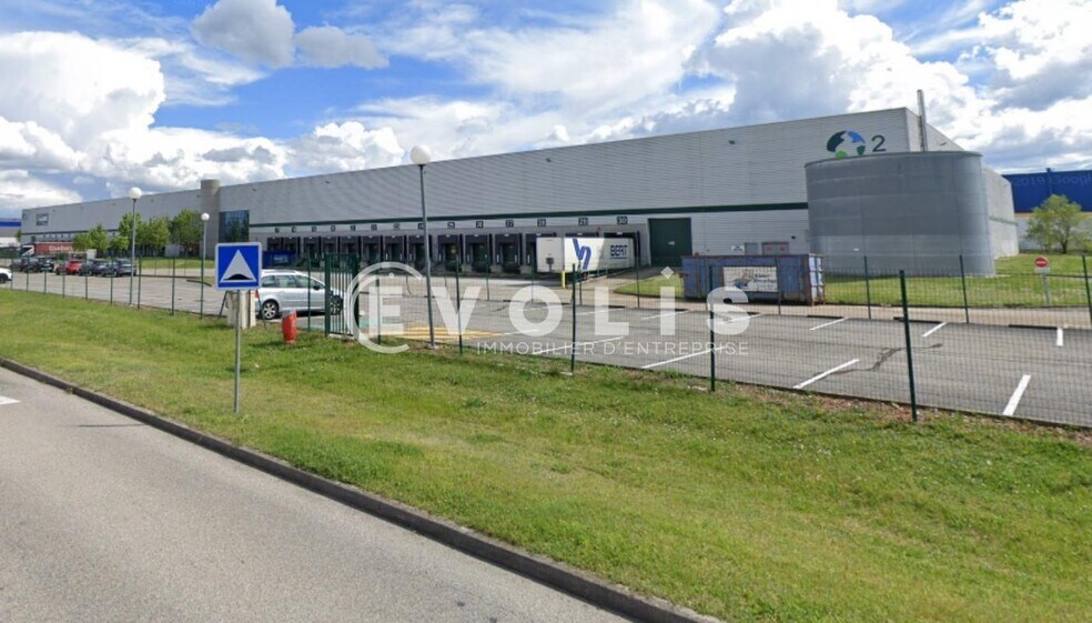 3 Rue Des Chapelles, Saint-Quentin-Fallavier à louer - Photo de l’immeuble – Image 3 sur 8