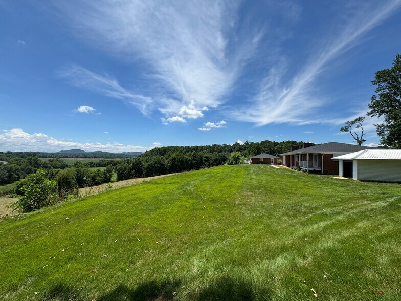 598 Miles View Drive, Mills River, NC à vendre - Photo de l’immeuble – Image 1 sur 27