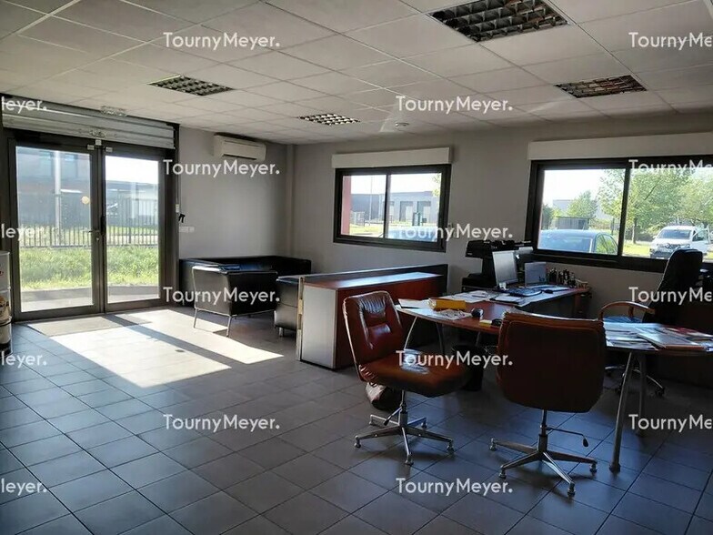 Local d'activités dans Blanquefort à vendre - Photo de l’immeuble – Image 3 sur 5