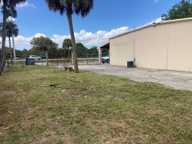 4841 Buckingham Rd, Fort Myers, FL à louer - Photo de l’immeuble – Image 3 sur 14