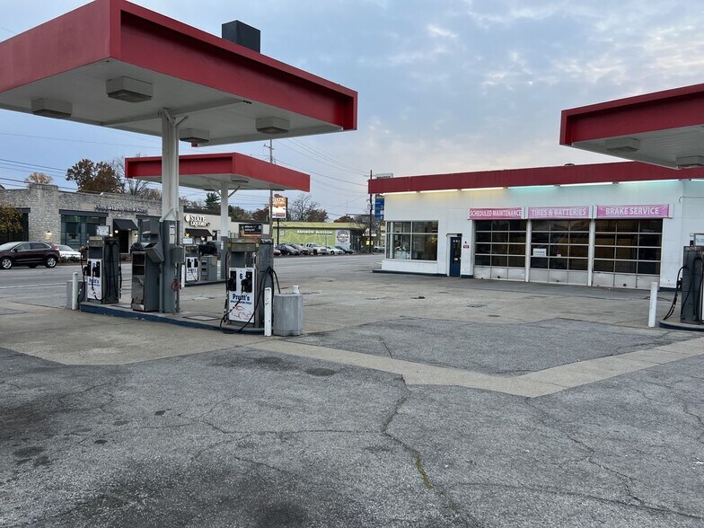3795 Lexington Rd, Louisville, KY à louer - Photo de l’immeuble – Image 1 sur 3