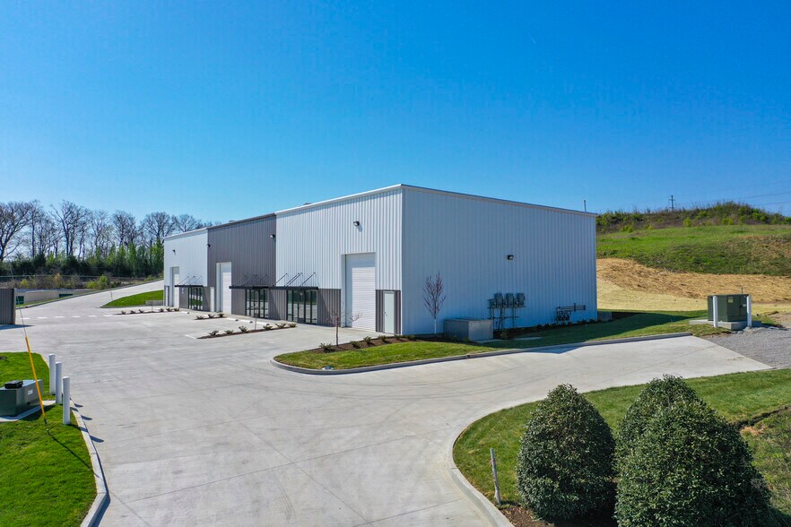 208 Bear Commerce Dr, Columbia, TN à vendre - Photo principale – Image 1 sur 5