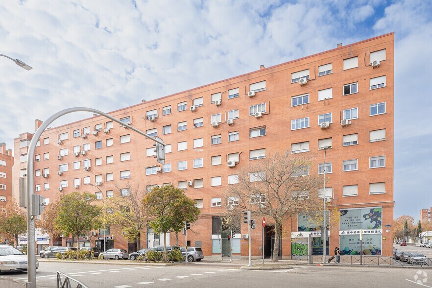 Avenida Orovilla, 38-42, Madrid, Madrid à vendre - Photo de l’immeuble – Image 2 sur 2