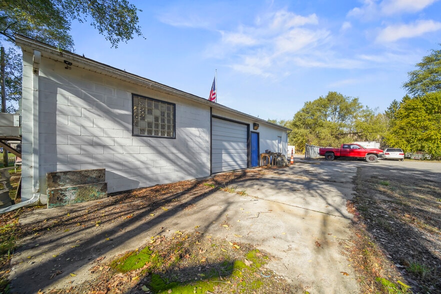 105 S Ortonville Rd, Ortonville, MI à vendre - Photo de l’immeuble – Image 2 sur 35