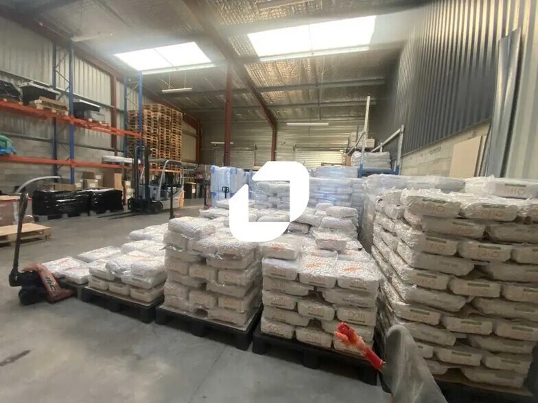 Bureau dans SAINT-JEAN-D'ILLAC à louer - Photo intérieure – Image 2 sur 5