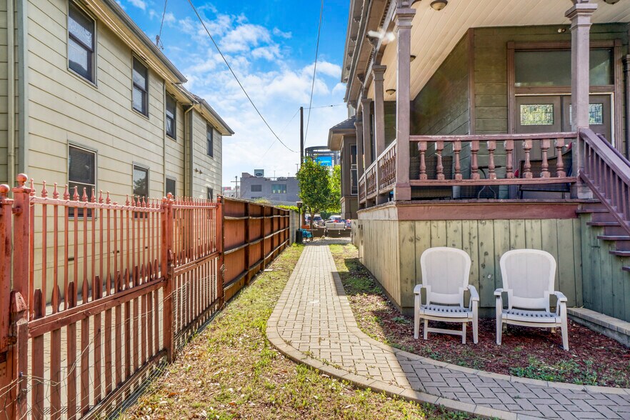 1978 Estrella Ave, Los Angeles, CA à vendre - Photo de l’immeuble – Image 3 sur 11