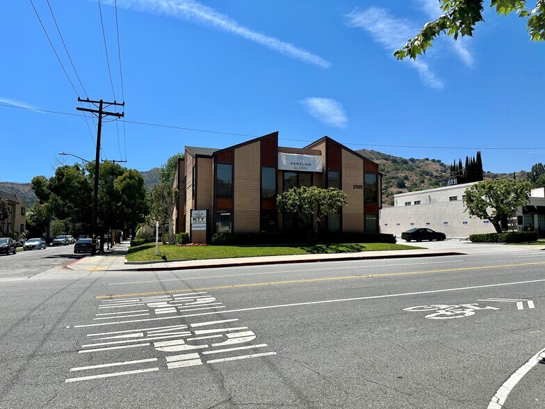2505 Canada Blvd, Glendale, CA à louer - Photo de l’immeuble – Image 2 sur 21