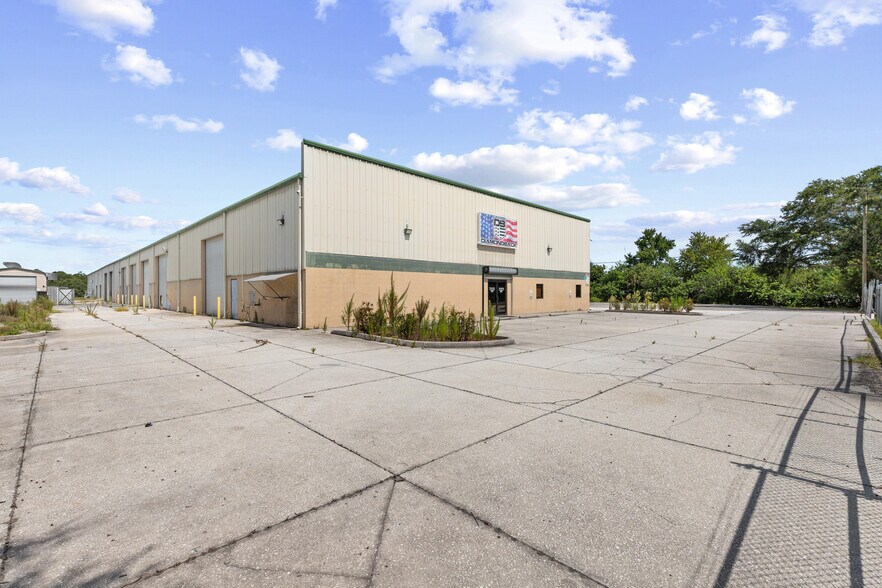 1060 Cox Rd, Cocoa, FL à louer - Photo de l’immeuble – Image 3 sur 18