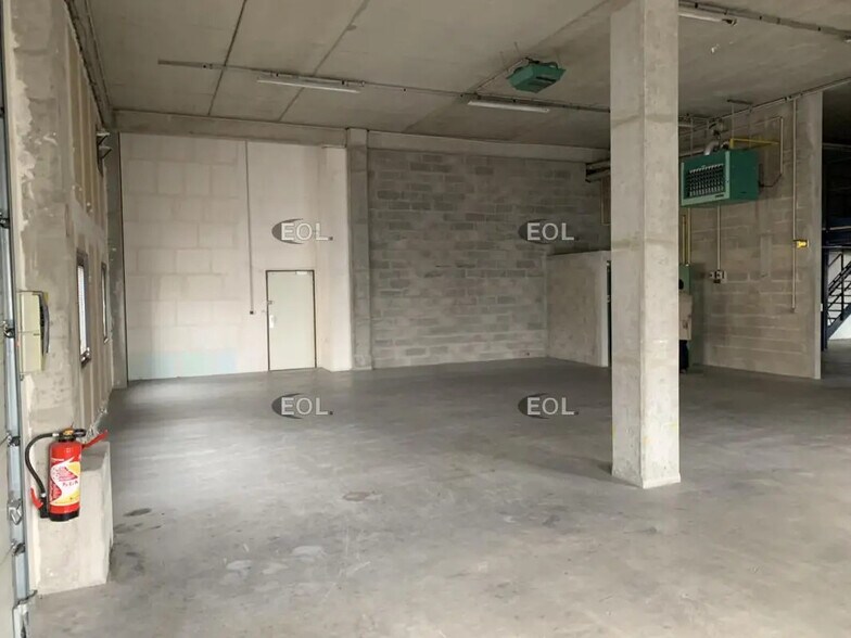 Local d’activités dans Villeneuve-la-Garenne à louer - Photo intérieure – Image 2 sur 26