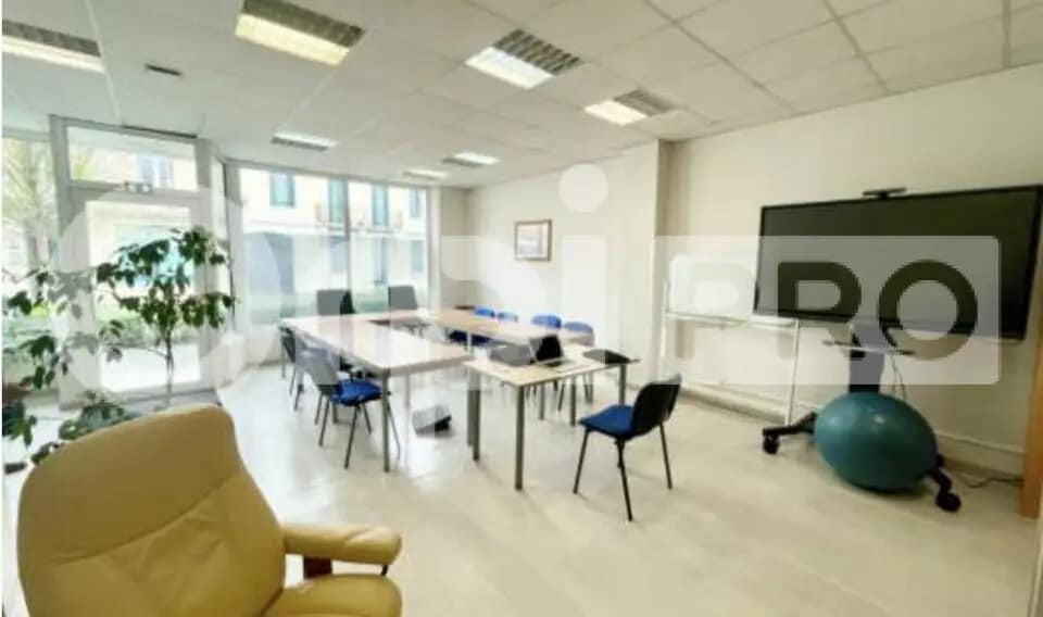 Local commercial dans Dax à louer Photo intérieure– Image 1 sur 5