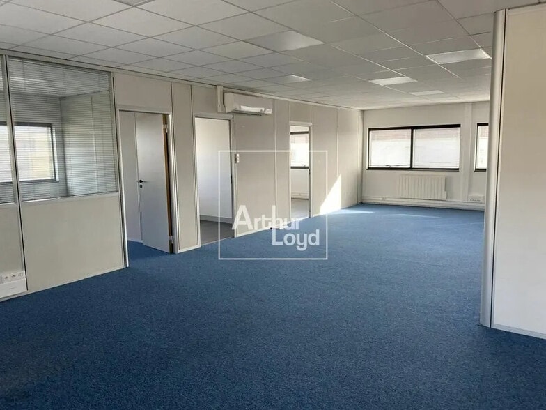 Bureau dans Chilly-Mazarin à vendre - Photo intérieure – Image 2 sur 4