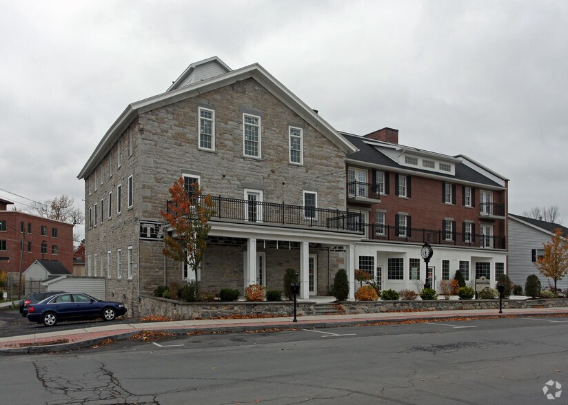 3 Fennell St, Skaneateles, NY à louer - Photo principale – Image 2 sur 2