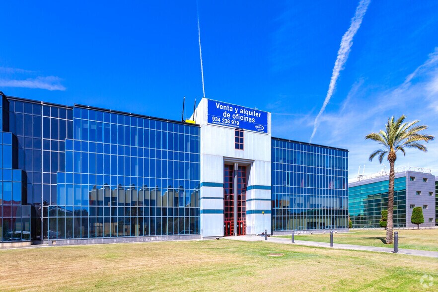 Carrer de la Garrotxa, El Prat de Llobregat, Barcelona à vendre - Photo de l’immeuble – Image 2 sur 3
