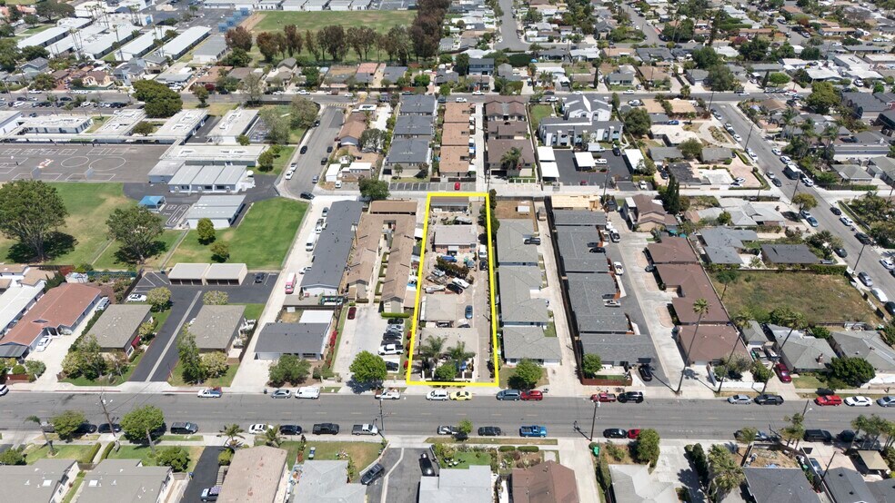 2028 Wallace Ave, Costa Mesa, CA à vendre - Photo principale – Image 1 sur 5