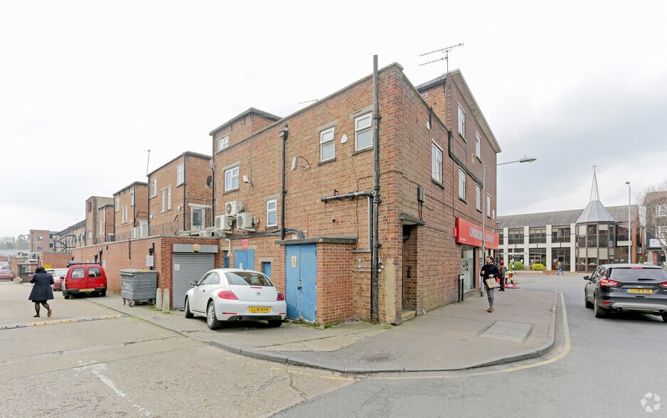 309-309A High Rd, Loughton à vendre - Photo de l’immeuble – Image 2 sur 4