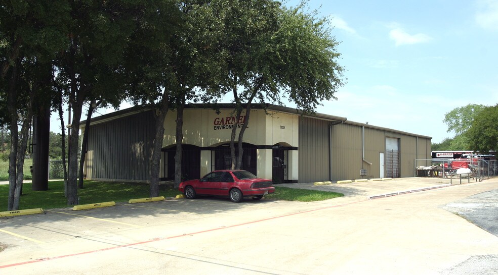 3933 California Pky E, Fort Worth, TX à louer - Photo principale – Image 2 sur 18