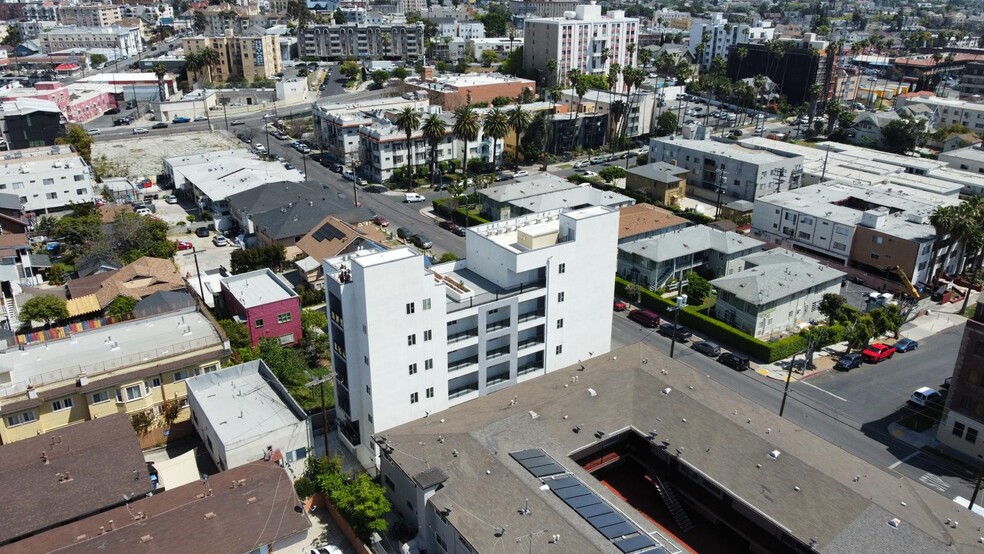 2683 San Marino St, Los Angeles, CA à vendre - Aérien – Image 2 sur 10