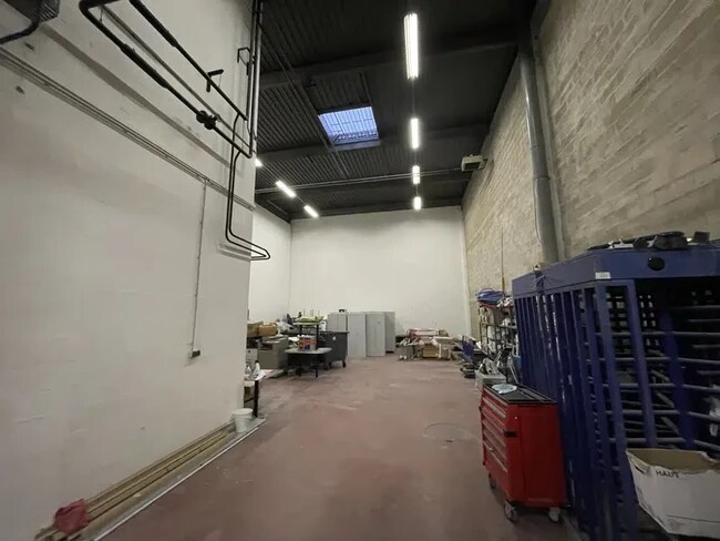 Plus de détails pour 9 Chaussée Jules César, Osny - Industriel/Logistique à louer