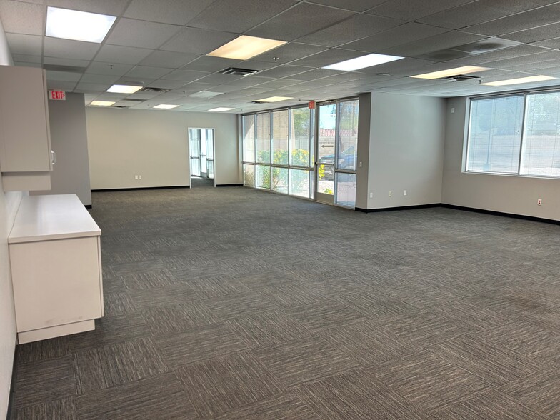 9025 S Kyrene Rd, Tempe, AZ à louer - Photo de l’immeuble – Image 2 sur 3