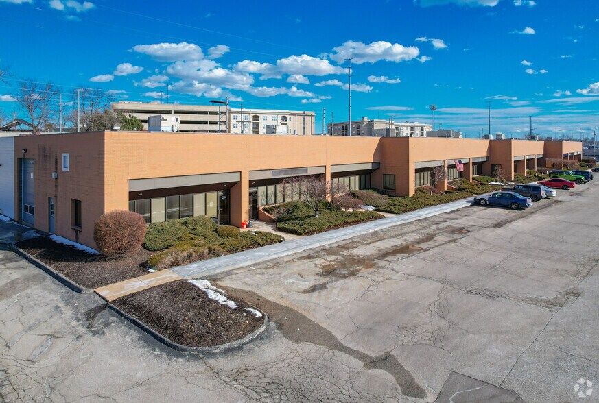 1232-1254 Hanley Industrial Ct, Brentwood, MO à louer - Photo de l’immeuble – Image 1 sur 5