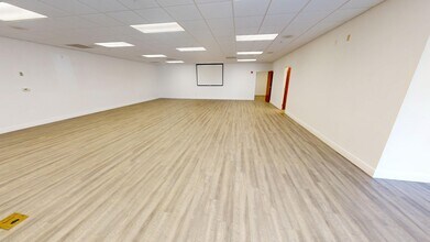 580-584 NW University Blvd, Port Saint Lucie, FL à louer Photo intérieure– Image 2 sur 15