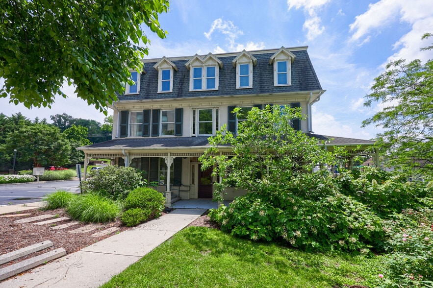 390 E Main St, Ephrata, PA à vendre - Photo de l’immeuble – Image 2 sur 54