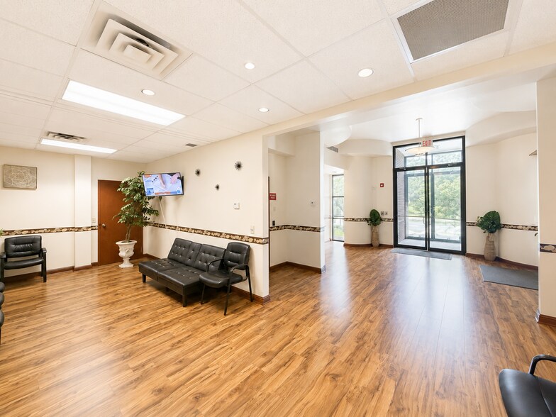 3320 Perimeter Hill Dr, Nashville, TN à louer - Photo de l’immeuble – Image 3 sur 24