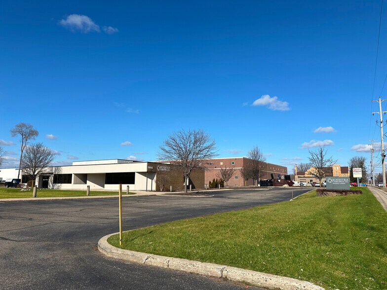 2855 Byron Center Ave SW, Wyoming, MI à vendre - Photo de l’immeuble – Image 3 sur 13