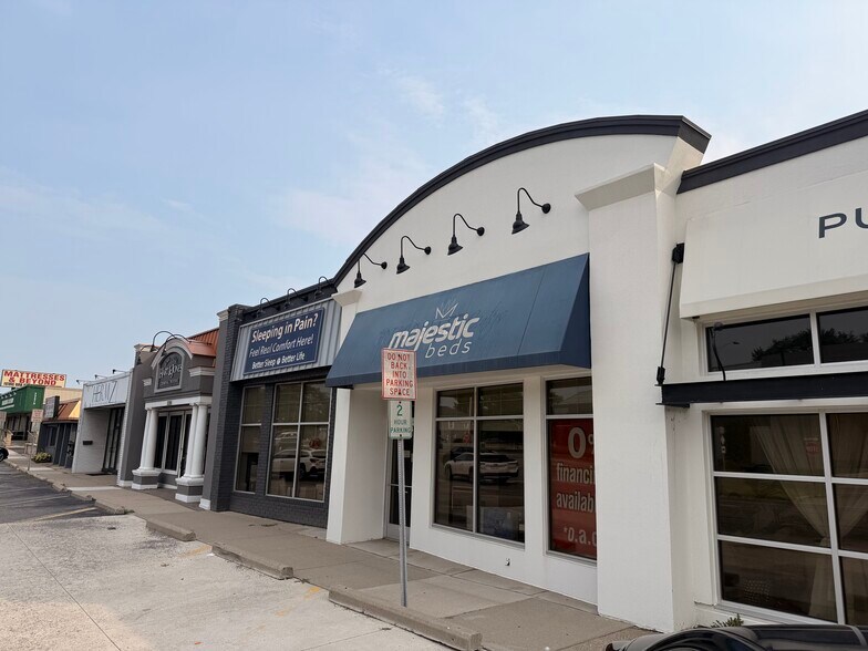 32364-32376 Woodward Ave, Royal Oak, MI à louer - Photo de l’immeuble – Image 1 sur 10