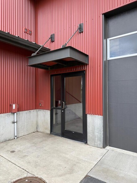 20655 Carmen Loop, Bend, OR à louer - Photo de l’immeuble – Image 2 sur 2