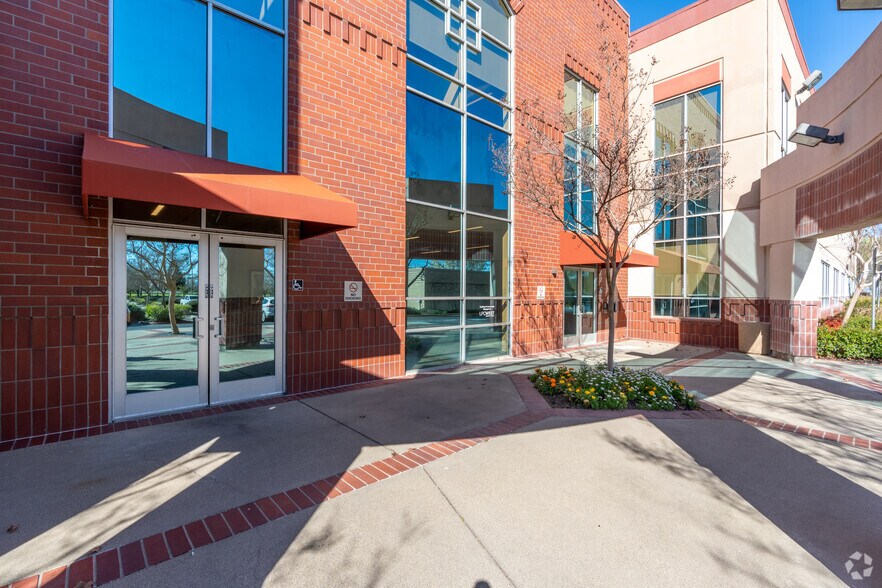 2450 Del Paso Rd, Sacramento, CA à louer - Photo de l’immeuble – Image 3 sur 7