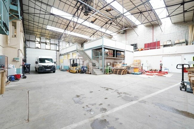 Plus de détails pour 517 Avenue Edouard Herriot, Villefranche-sur-Saône - Local d'activités à louer