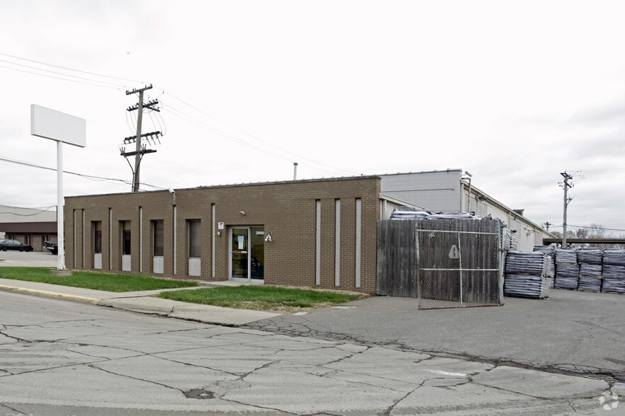 26500 Harding St, Oak Park, MI à louer - Photo principale – Image 1 sur 3
