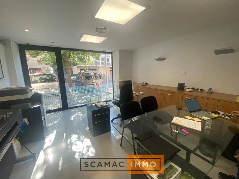 Local commercial dans Aubagne à vendre - Photo de l’immeuble – Image 2 sur 6