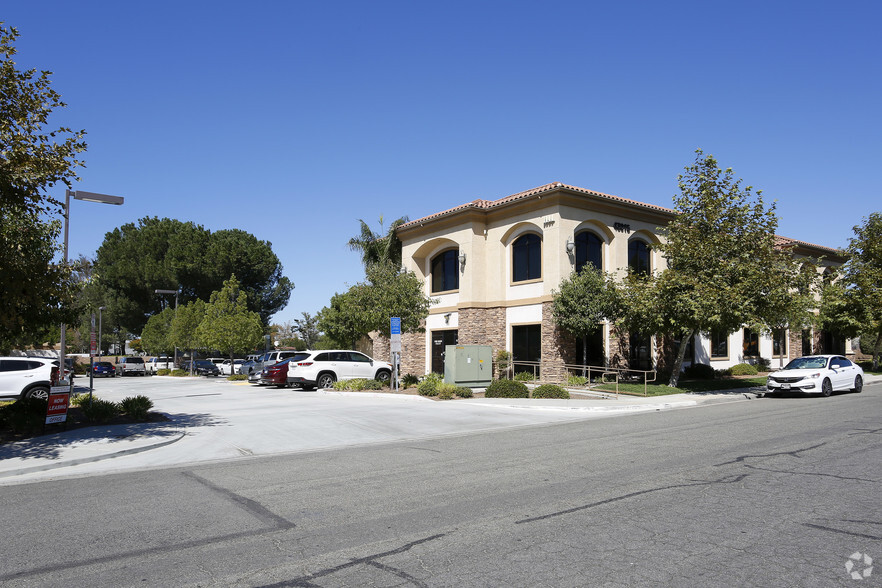43015 Black Deer Loop, Temecula, CA à louer - Photo de l’immeuble – Image 3 sur 7