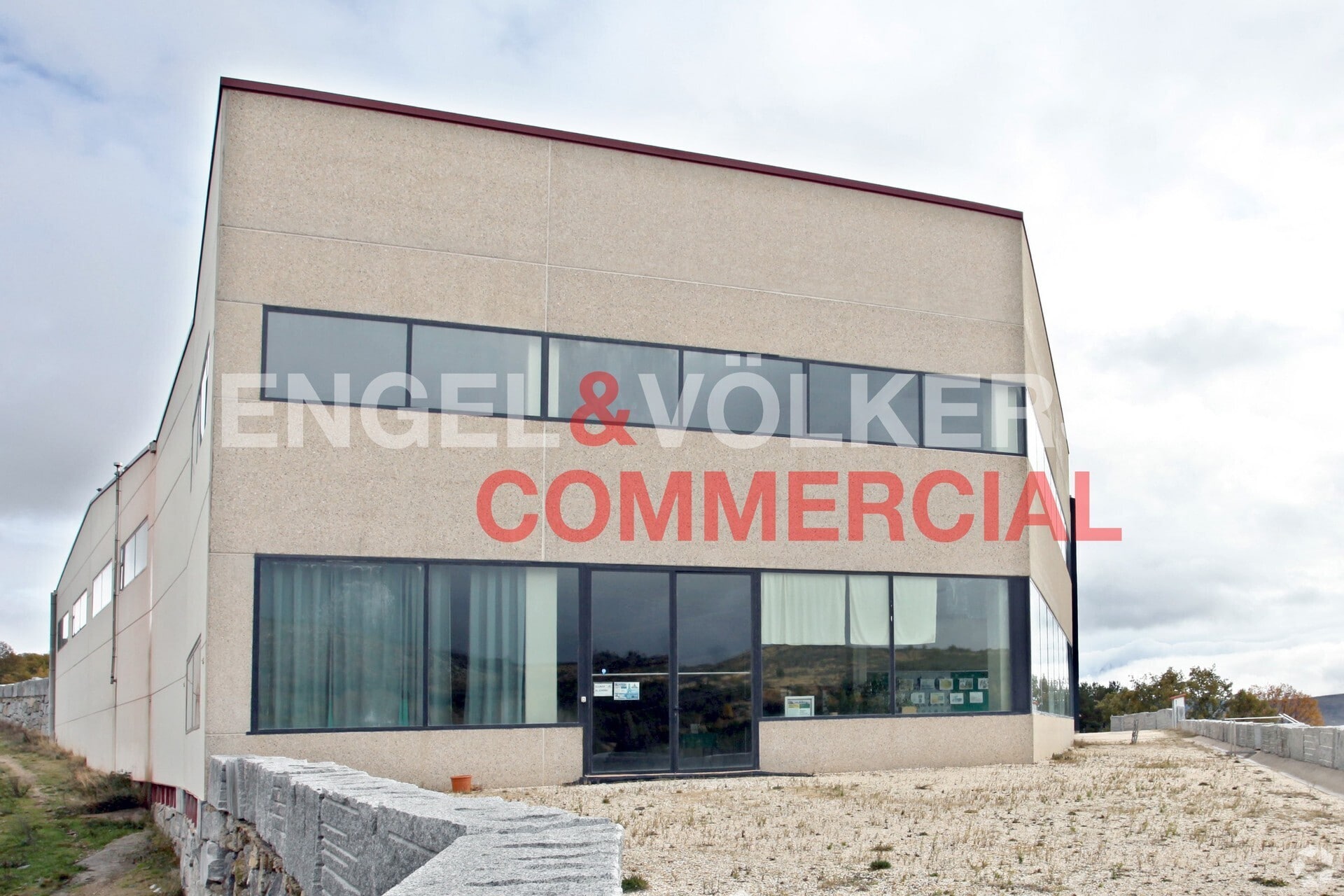Industriel/Logistique dans Hoyocasero, Ávila à vendre Photo principale– Image 1 sur 9