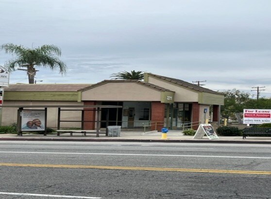 2211 Lake Ave, Altadena, CA à louer Photo principale– Image 1 sur 8