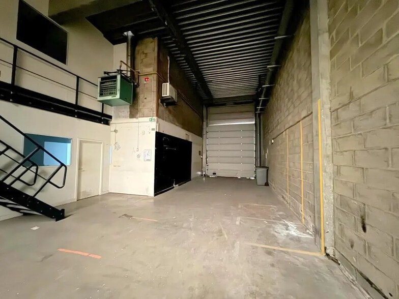 Local d’activités dans Bezons à louer - Photo intérieure – Image 2 sur 13