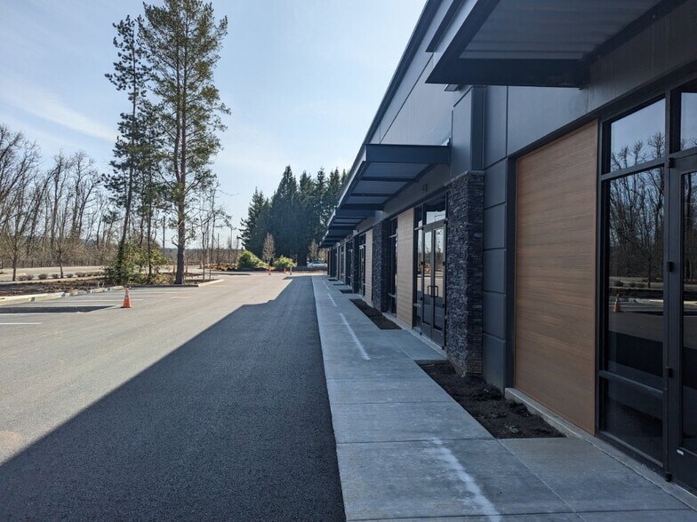 6923 NW Friberg Strunk St, Camas, WA à louer - Photo principale – Image 2 sur 6
